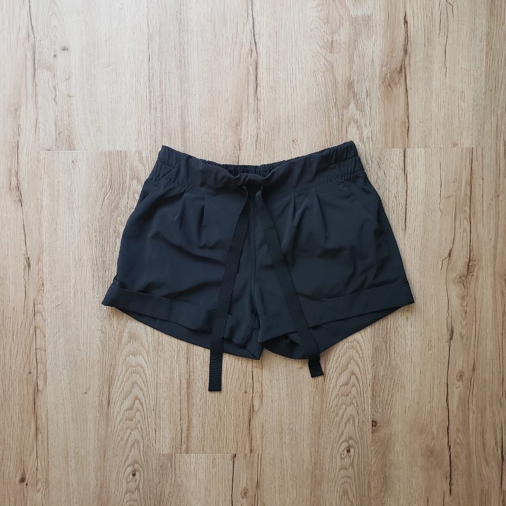 Lululemon Spring Break Away Short II